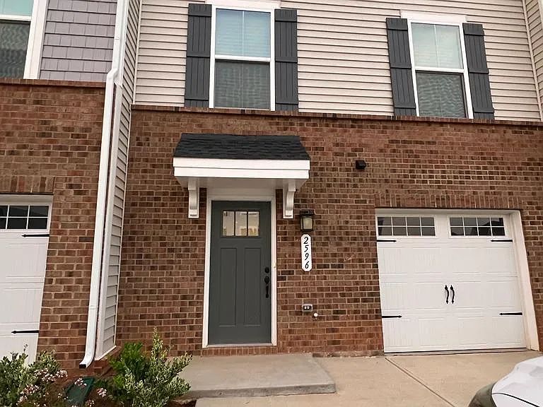 2596 Grantham Place Dr