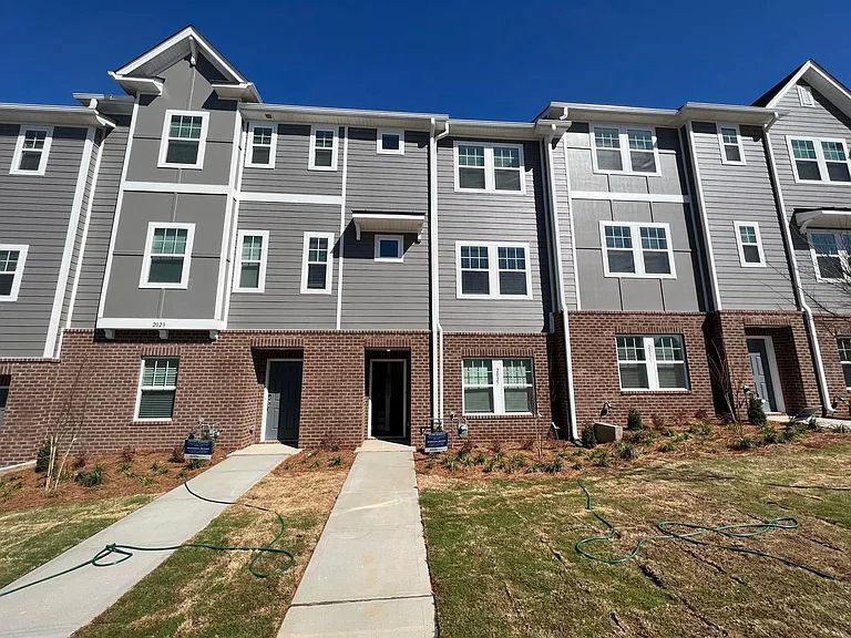 2027 Tears Ln Charlotte, NC 28217 - 1